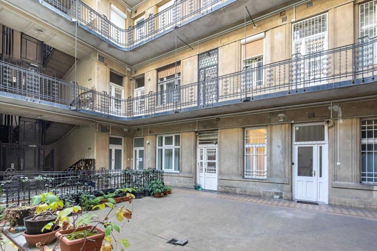 Central Room For Solo Traveller Budapeste Exterior foto